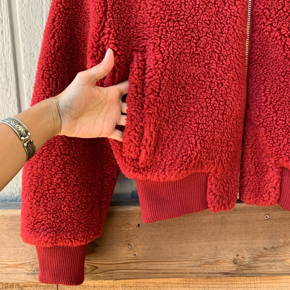 Wilfred Free red plush oversized full zip teddy sherpa jacket semi cropped - Picture 6 of 16